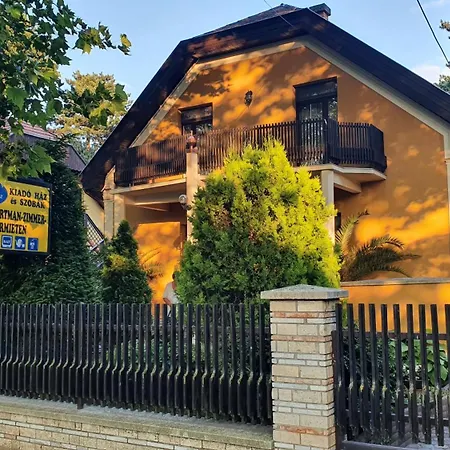 Agnes Vendeghazak Siofok- 2,3,4 Fore Fuerdoszobaval,erkellyel Guest house Siofok