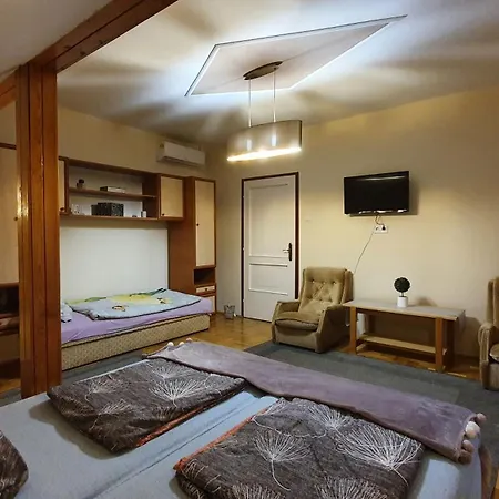 Agnes Vendeghazak Siofok- 2,3,4 Fore Fuerdoszobaval,erkellyel Guest house Siofok