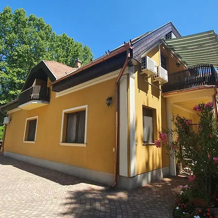 Agnes Vendeghazak Siofok- 2,3,4 Fore Fuerdoszobaval,erkellyel Guest house