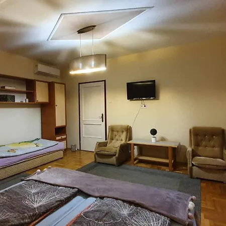 Agnes Vendeghazak Siofok- 2,3,4 Fore Fuerdoszobaval,erkellyel Guest house Siofok