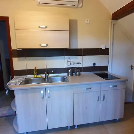 Agnes Vendeghazak Siofok- 2,3,4 Fore Fuerdoszobaval,erkellyel Guest house Siofok